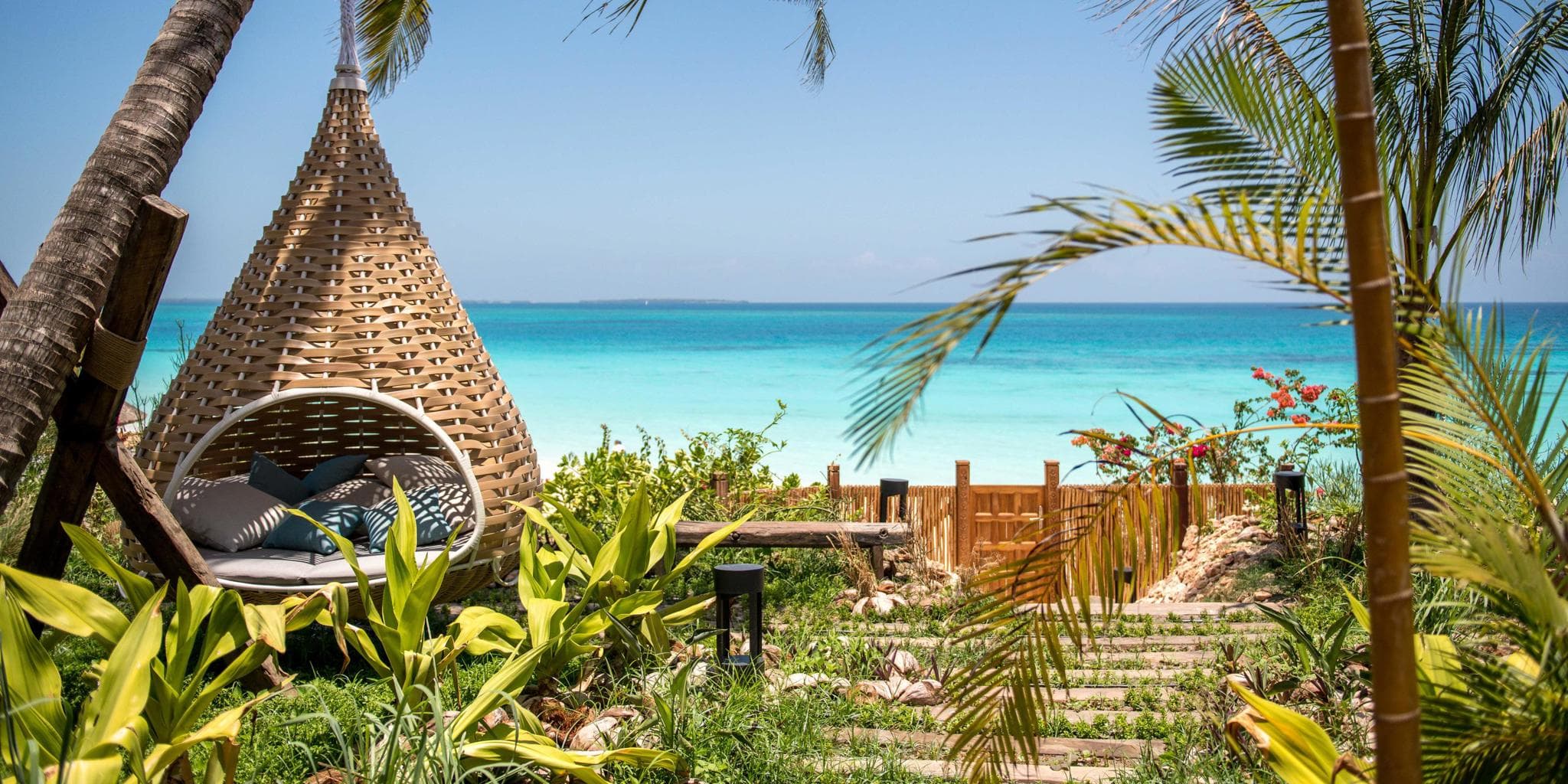 Barefoot-luxury beach villa in Zanzibar
